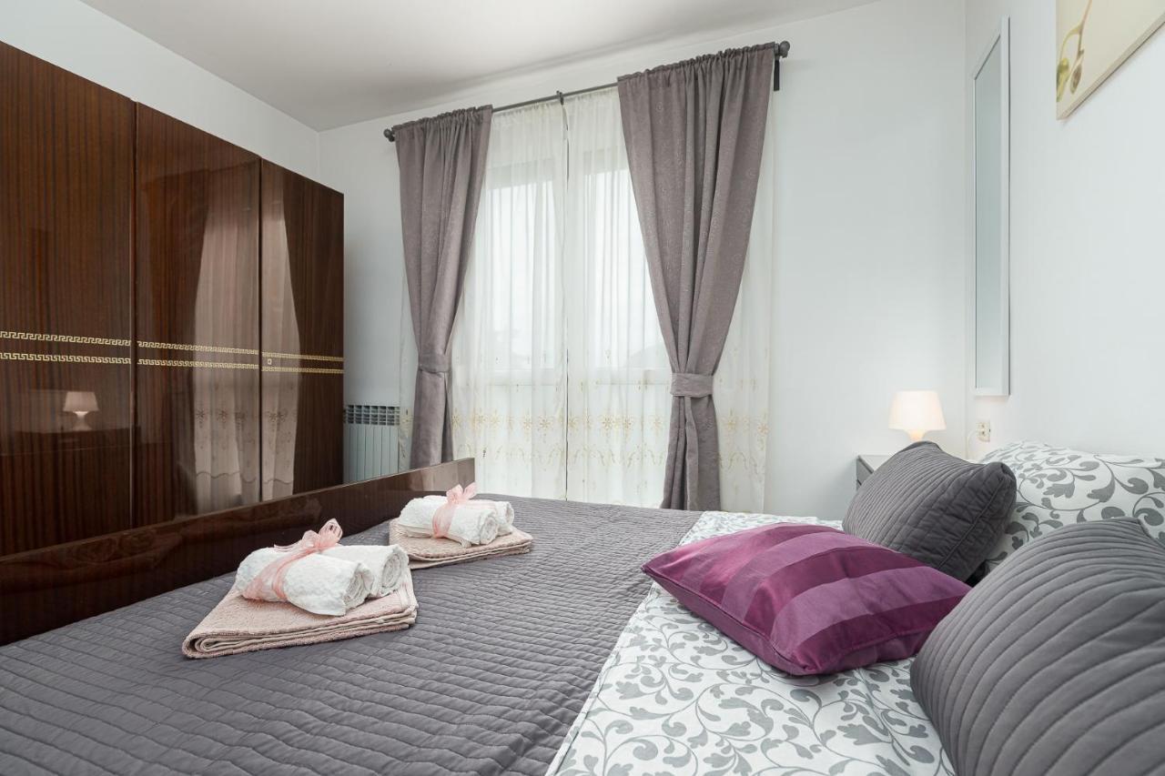 Dea B4+1 Apartment Porec Bagian luar foto